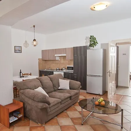Vuzar Apartment *