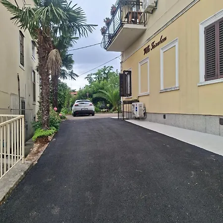 Vuzar Apartman *